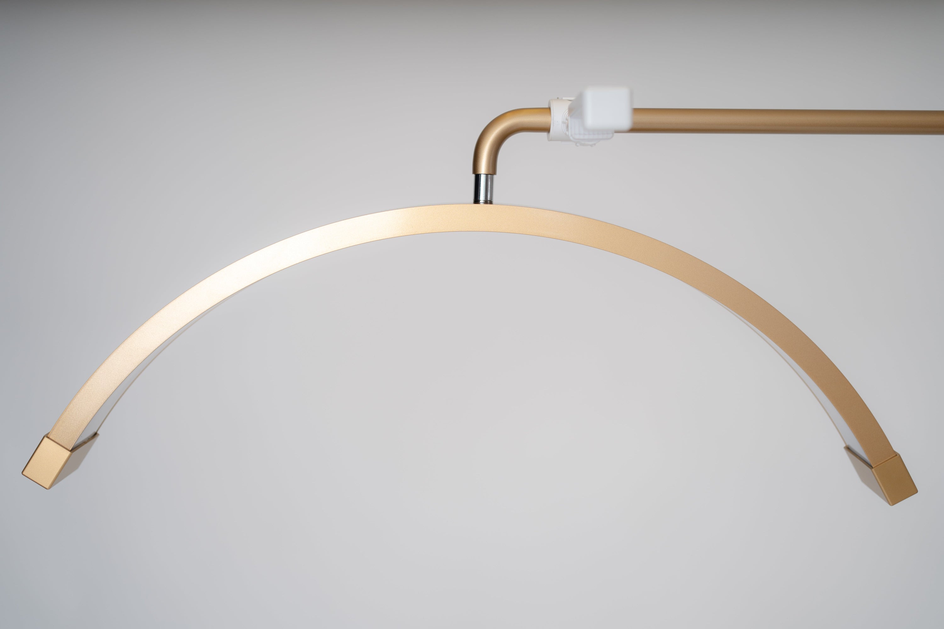 Luz decorativa Half Moon Gold con rotación de 360 grados