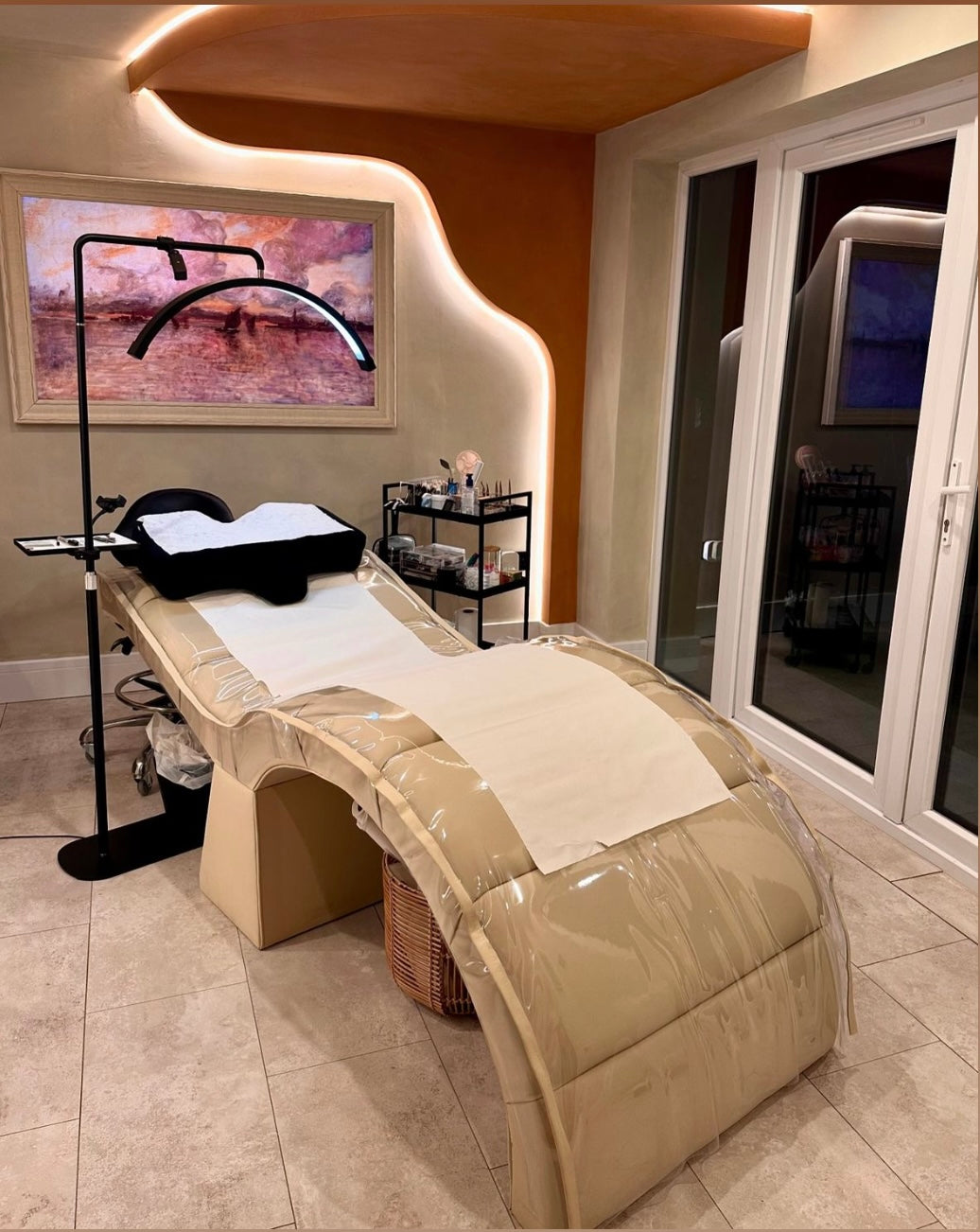 lámpara de belleza con bandeja acoplable 